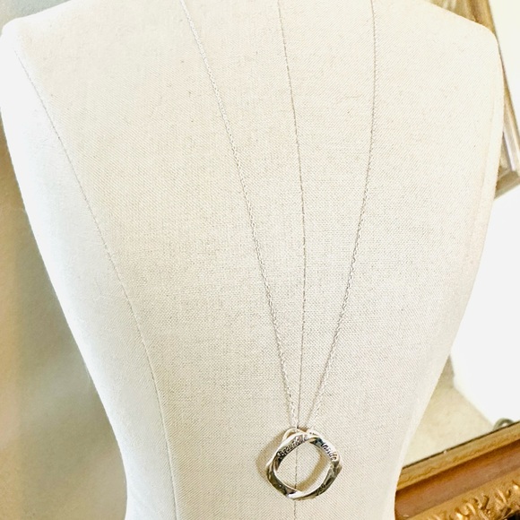 Vintage Silver Beautiful Dainty Pendant Necklace - Picture 4 of 16